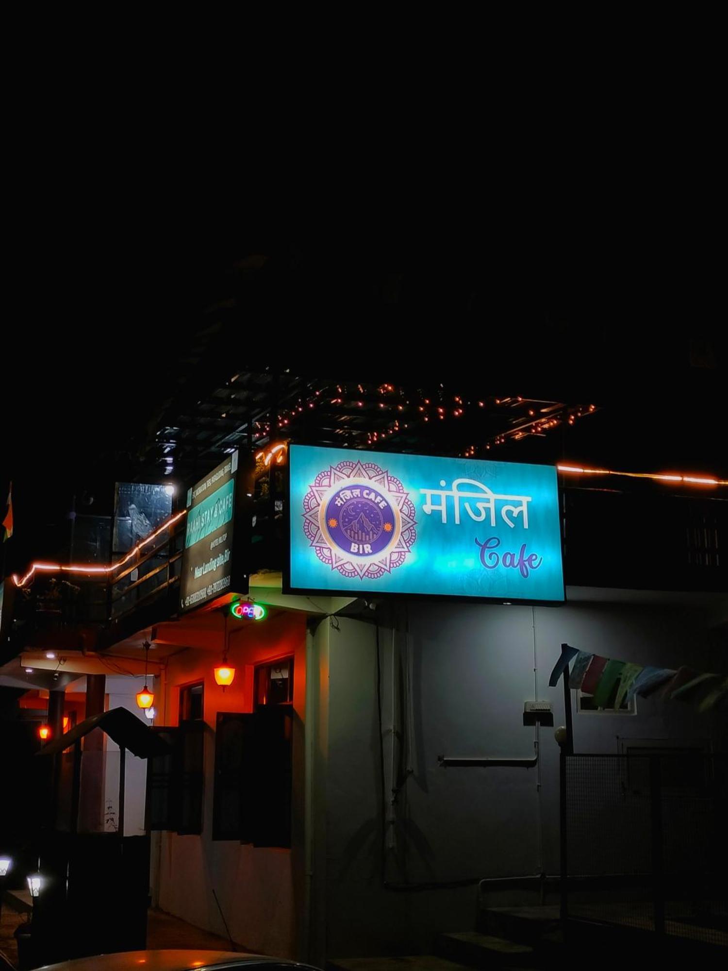 Raahi Stay, Landing Site Bir - Stay & Cafe Bagian luar foto